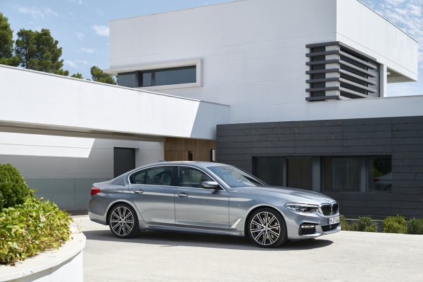 「新型BMW・5シリーズに備わる3つの先進技術を動画でチェック」の2枚目の画像
