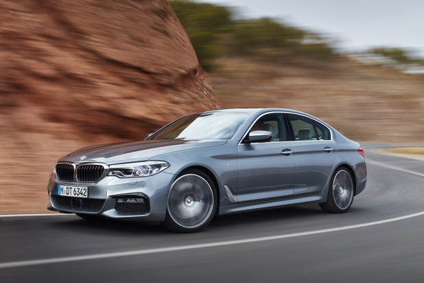 「新型BMW・5シリーズに備わる3つの先進技術を動画でチェック」の1枚目の画像