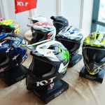 ついに日本到来！MotoGPでも活躍するKYTヘルメットの日本発売が決定 - 
