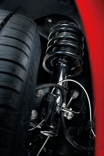 「スバルBRZの最上級グレード「GT」にはザックス製ダンパーやブレンボ製ブレーキを装備！」の5枚目の画像
