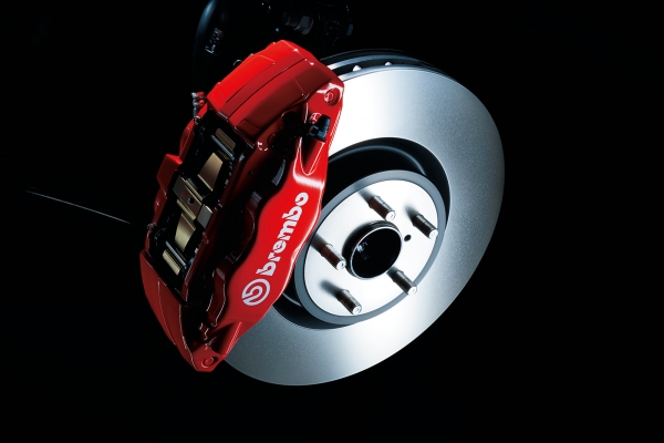 「スバルBRZの最上級グレード「GT」にはザックス製ダンパーやブレンボ製ブレーキを装備！」の4枚目の画像