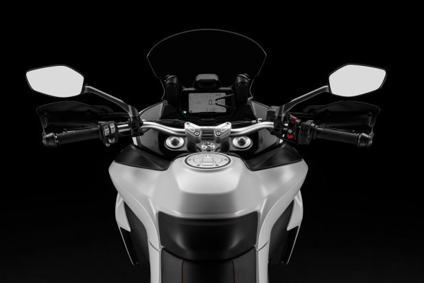 「旅するために生まれたバイク、Ducatiの2017年モデル「Multistrada 950」が超快適そう！」の3枚目の画像
