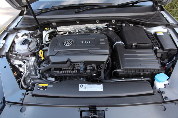 「VWパサートに追加された「2.0TSI R-Line」は、ゴルフGTI同様220ps/350Nmを誇る」の4枚目の画像