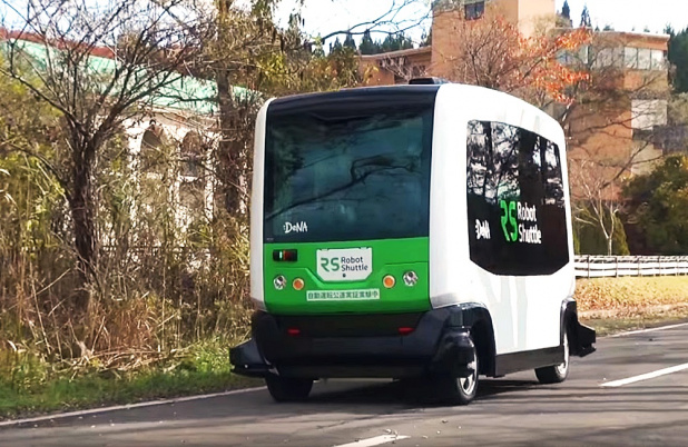 「「5G」活用で無人運転バスを遠隔制御！DeNAとドコモが実証実験」の1枚目の画像