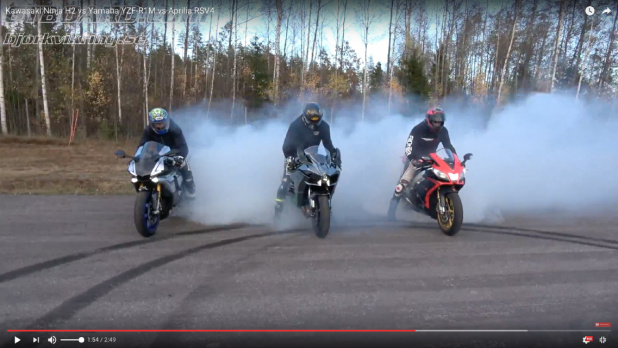 「モンスターバイクの祭典!? カワサキH2、ヤマハYZF-R1M、アプリリアRSV4が加速対決！【動画】」の1枚目の画像