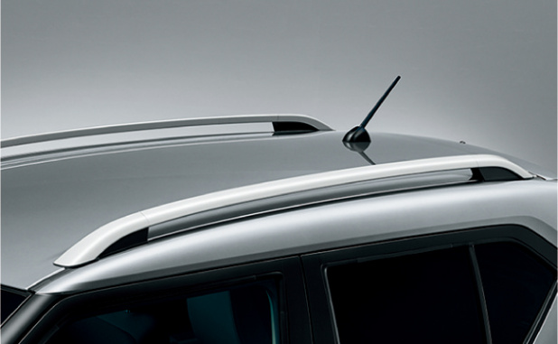 「ルーフレールやフェンダーモールなどでSUV色を強調したスズキ・イグニスの特別仕様車」の11枚目の画像