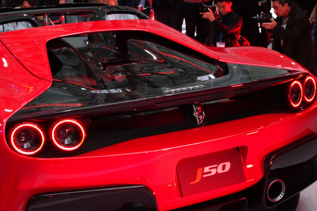 「価格3億!?　たった10台限定の50周年記念車フェラーリJ50をお披露目」の9枚目の画像