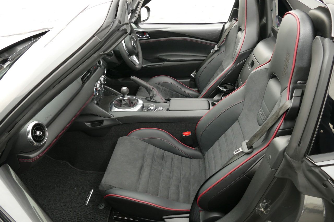 012 画像 17年２月発売予定の新型cx 5 ロードスターrf に触れる先行展示イベント開催 Clicccar Com