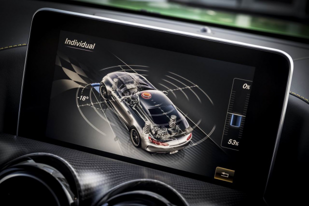 「公道に舞い降りたレーシングカーのテストドライブが始まる ─『メルセデスAMG GT R』画像ギャラリー」の4枚目の画像