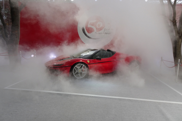 「価格3億!?　たった10台限定の50周年記念車フェラーリJ50をお披露目」の14枚目の画像