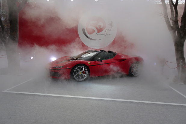 「価格3億!?　たった10台限定の50周年記念車フェラーリJ50をお披露目」の15枚目の画像