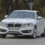 「新イカリング光った！BMW最小クーペ・2シリーズのLCIモデルをキャッチ」の2枚目の画像ギャラリーへのリンク