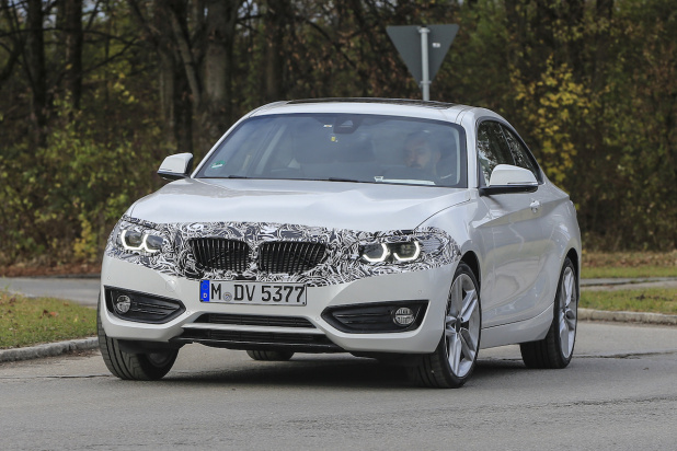 「新イカリング光った！BMW最小クーペ・2シリーズのLCIモデルをキャッチ」の2枚目の画像