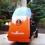 「光岡自動車が自社製の小型パーソナルEVを温泉街に導入！」の1枚目の画像ギャラリーへのリンク