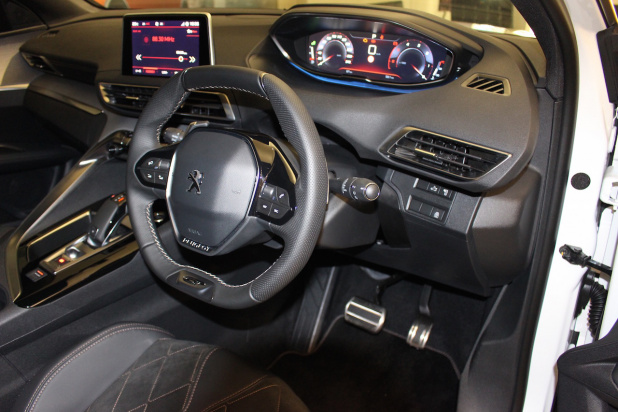 「【新型プジョー3008】VWティグアンがライバルのCセグメント派生SUVが公開」の14枚目の画像
