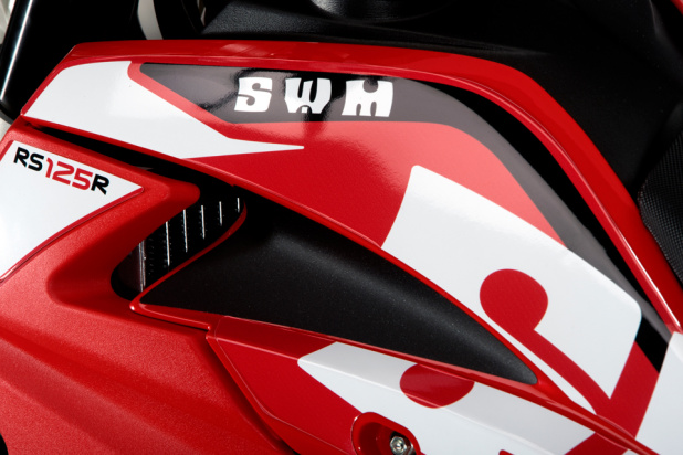 「125ccオフとモタードが新車で買える！SWMから「RS125R」「SM125R」の国内販売が決定！」の7枚目の画像