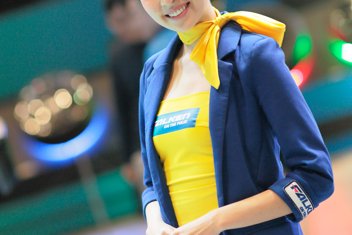 04 画像 東京オートサロン17 厳選美女 ファルケンの超美脚クールビューティーはca風 Clicccar Com