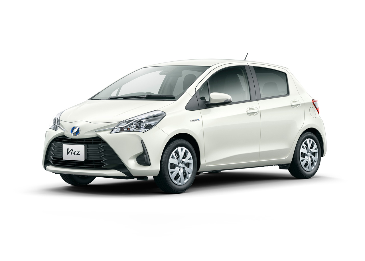 Toyota Vitz 2017 гибрид