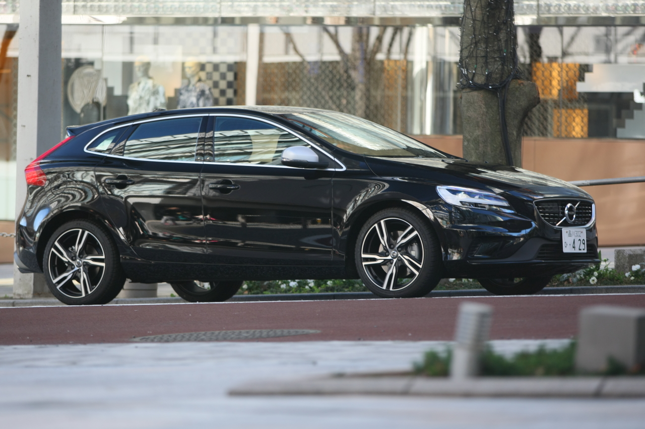 ボルボ V40にポールスターのエッセンスを追加した D4 R Design Polestar Edition Clicccar Com