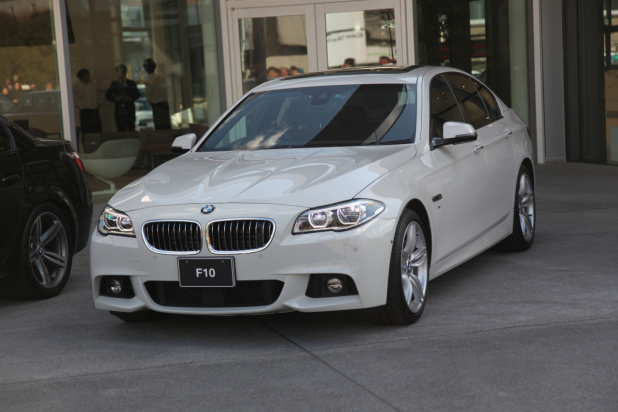 「歴代モデルも集結!!  Eクラスを超える脅威のCd値0.22を達成した新型BMW5シリーズ」の19枚目の画像