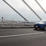 「大ヒット確実!? トヨタC-HR・ハイブリッドモデルの走りを公道でチェック！」の1枚目の画像ギャラリーへのリンク