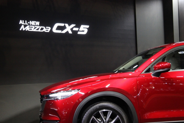 「【東京オートサロン2017】まだ発売前！ マツダブースでは新型CX-5の実車を展示」の5枚目の画像