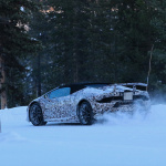 「ランボルギーニの新型モデル「ペルフォマンテ」、厳冬のスカンジナビアにプロトタイプの姿！」の6枚目の画像ギャラリーへのリンク