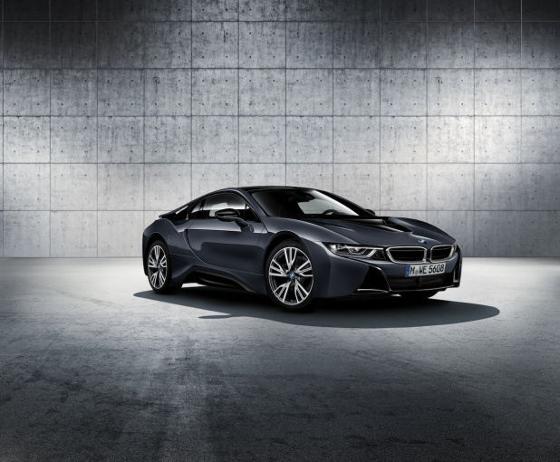 「4台限定！BMW i8の限定車「BMW i8 Protonic Dark Silver」は2242万円」の7枚目の画像