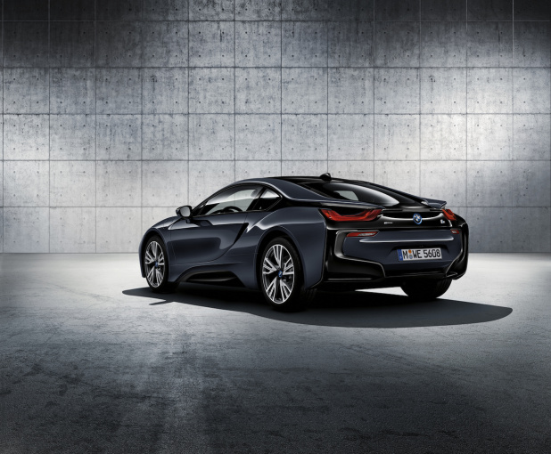 「4台限定！BMW i8の限定車「BMW i8 Protonic Dark Silver」は2242万円」の4枚目の画像