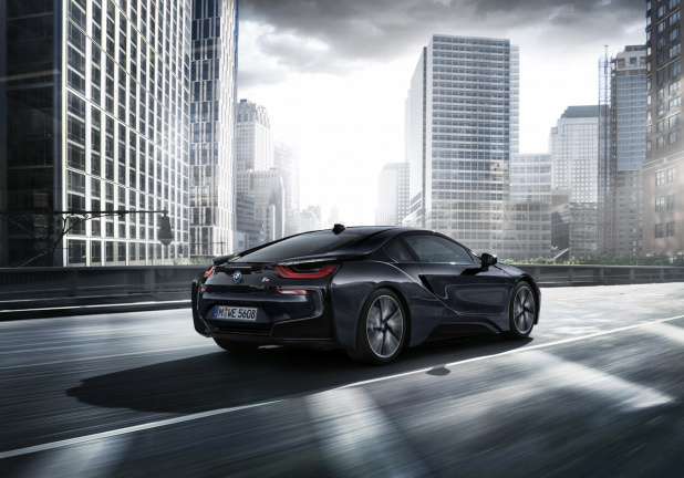 「4台限定！BMW i8の限定車「BMW i8 Protonic Dark Silver」は2242万円」の1枚目の画像