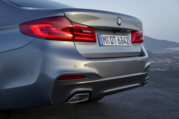 「歴代モデルも集結!!  Eクラスを超える脅威のCd値0.22を達成した新型BMW5シリーズ」の9枚目の画像