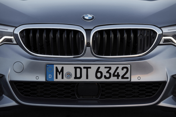 「歴代モデルも集結!!  Eクラスを超える脅威のCd値0.22を達成した新型BMW5シリーズ」の6枚目の画像