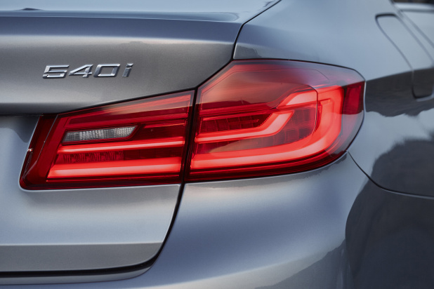 「歴代モデルも集結!!  Eクラスを超える脅威のCd値0.22を達成した新型BMW5シリーズ」の10枚目の画像