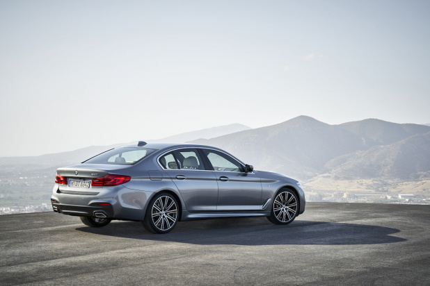 「歴代モデルも集結!!  Eクラスを超える脅威のCd値0.22を達成した新型BMW5シリーズ」の14枚目の画像