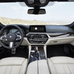 「新型BMW 5シリーズが登場!! 部分自動運転技術やハイブリッド、ディーゼルも設定し、価格は599万円〜」の4枚目の画像ギャラリーへのリンク