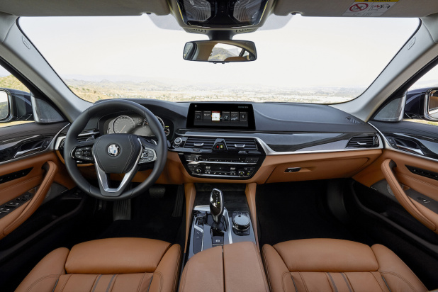 「歴代モデルも集結!!  Eクラスを超える脅威のCd値0.22を達成した新型BMW5シリーズ」の7枚目の画像