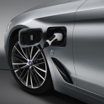 新型BMW 5シリーズが登場!! 部分自動運転技術やハイブリッド、ディーゼルも設定し、価格は599万円〜 - p90237837_highres_bmw-5-series-saloon