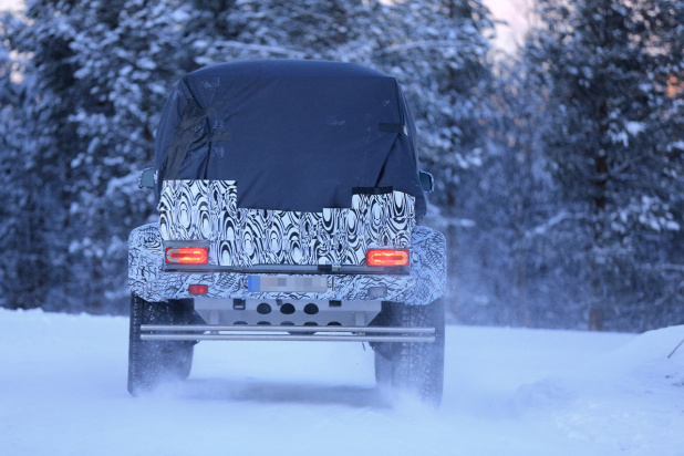 「超オフローダー・メルセデスG500 4×4²次期型、豪雪のスカンジナビアを駆け巡る！」の11枚目の画像