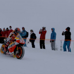 「「グリップって何？」と考えさせられる!? MotoGPマシンが雪山を駆ける！」の1枚目の画像ギャラリーへのリンク