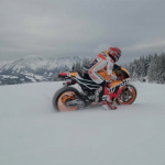 「「グリップって何？」と考えさせられる!? MotoGPマシンが雪山を駆ける！」の5枚目の画像ギャラリーへのリンク