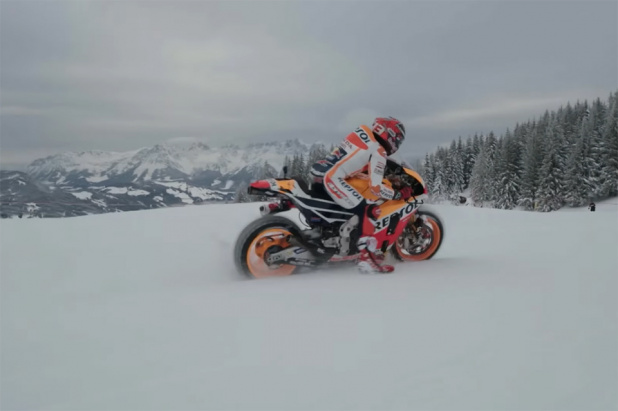 「「グリップって何？」と考えさせられる!? MotoGPマシンが雪山を駆ける！」の5枚目の画像