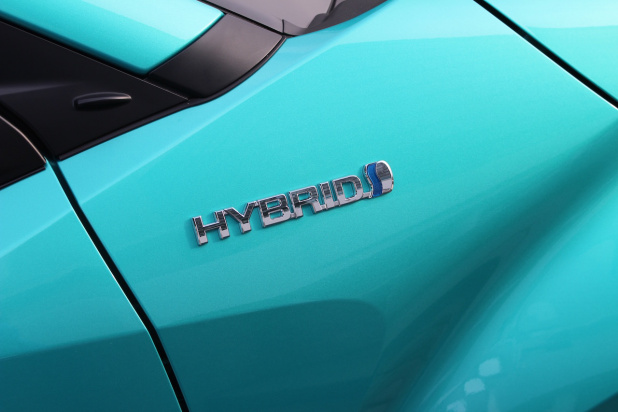 「トヨタC-HRが発売約1カ月で約4万8000台を受注。人気の仕様、カラーは？」の4枚目の画像