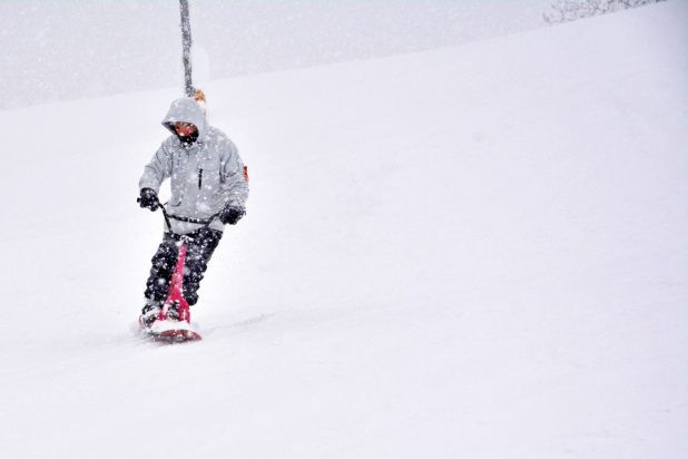 「スキー場でできるバイク遊び？ スノースクートをやってみた！」の11枚目の画像