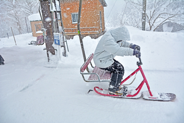 「スキー場でできるバイク遊び？ スノースクートをやってみた！」の9枚目の画像