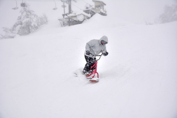 「スキー場でできるバイク遊び？ スノースクートをやってみた！」の12枚目の画像
