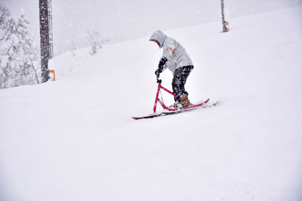 「スキー場でできるバイク遊び？ スノースクートをやってみた！」の16枚目の画像