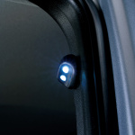 「スポーツカー並の迫力」が楽しめる新型プリウスPHVのモデリスタバージョン - LEDスマートフットライト_アップ
