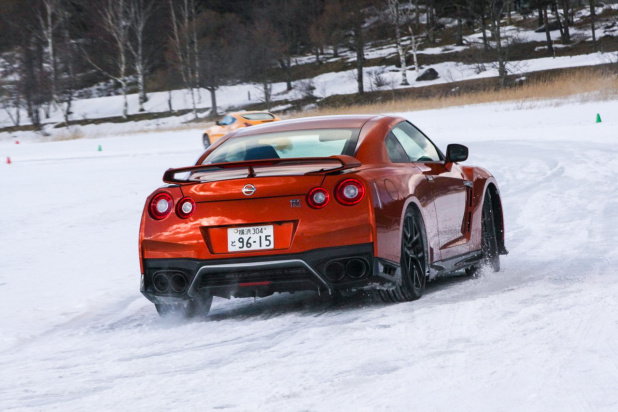 「570ps/637Nmの日産GT-Rを氷上で走らせるとどうなる？【日産 氷上・雪上試乗会】」の5枚目の画像