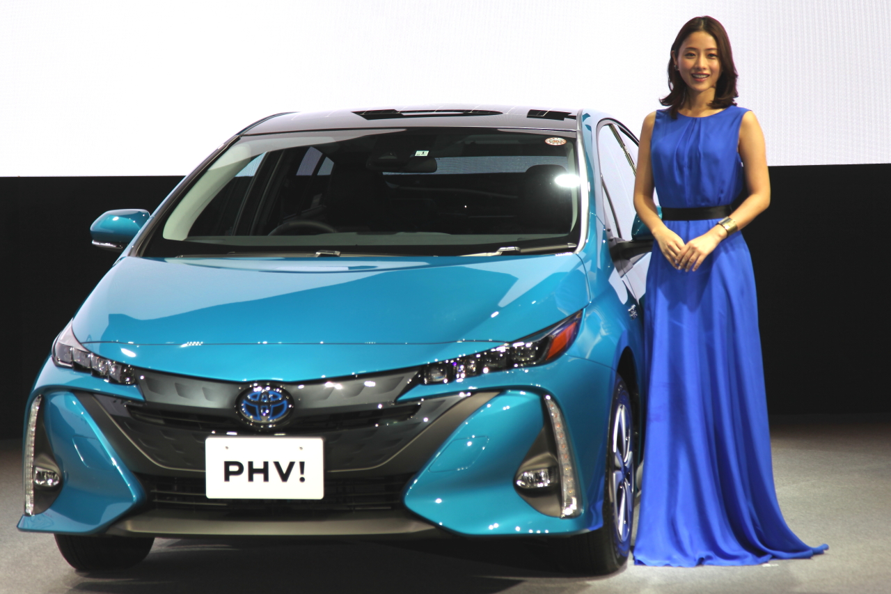 20170215Prius Phv Satomi_140 画像｜石原さとみ、新型プリウスPhvの給電モードを初体験！プロ魂を見た!!【画像ギャラリー】  | Clicccar.com