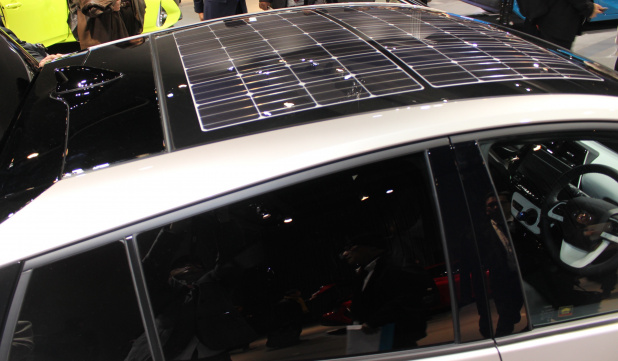 「新型プリウスPHVの太陽光でも走る「ソーラー充電システム（約28万円）」で元は取れる？ 洗車機は使える？」の2枚目の画像